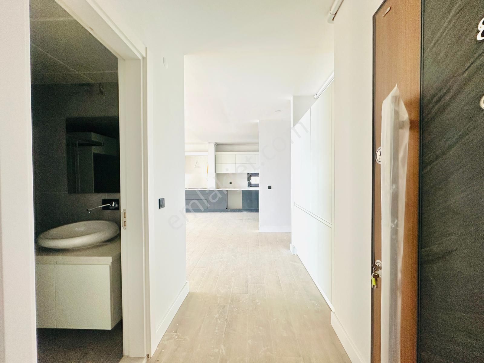 Değirmendere Mah.royal Panorama`da Deniz Manzaralı Daire Satılık - Görsel 2