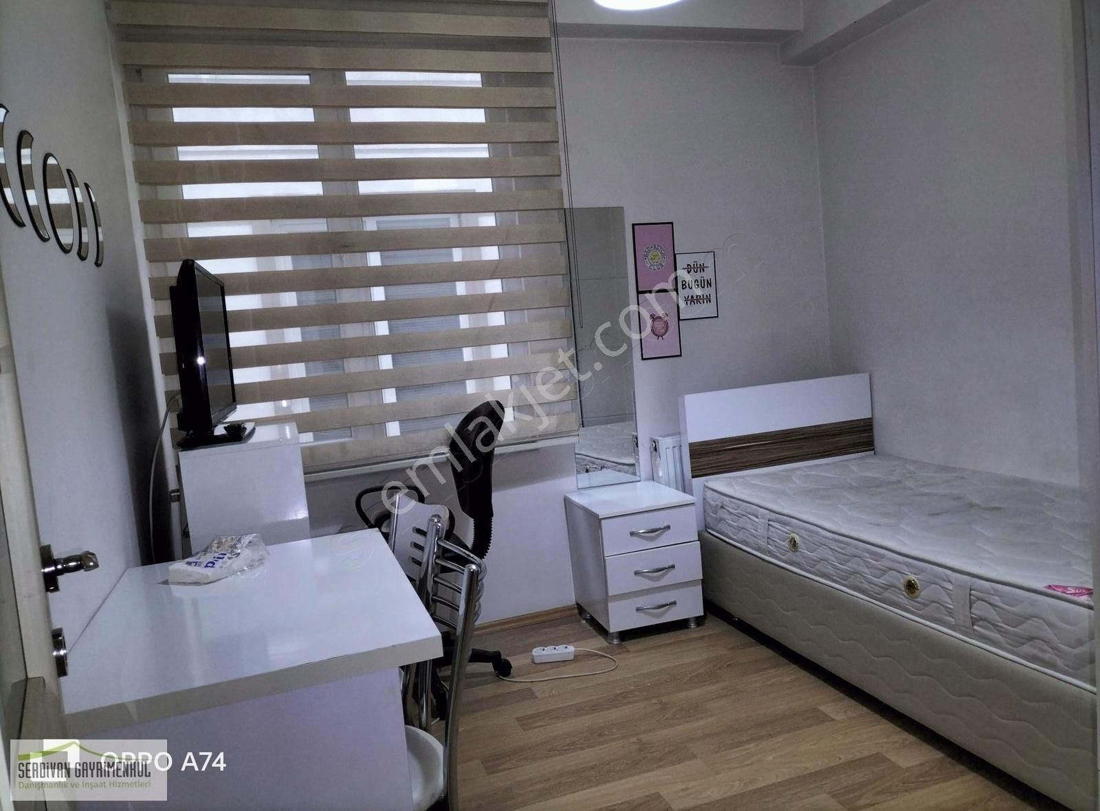 Serdivan İş Bankası Civarı Eşyalı 1+0 Daire..