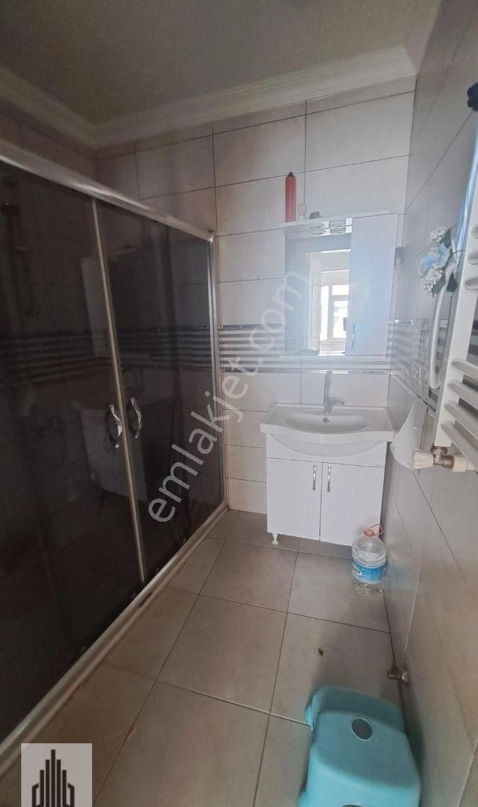 Fatih Silivrikapıda Satılık Balkonlu Kullanışlı Boş Daire