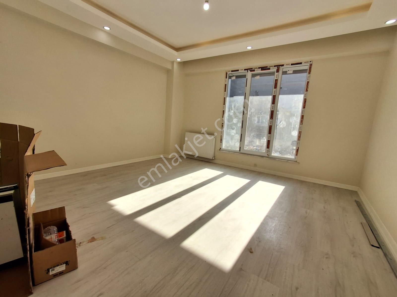 Loft'tan Sefaköy'de Halkalı Cad.yakın Sıfır Satılık 2+1 Y.giriş