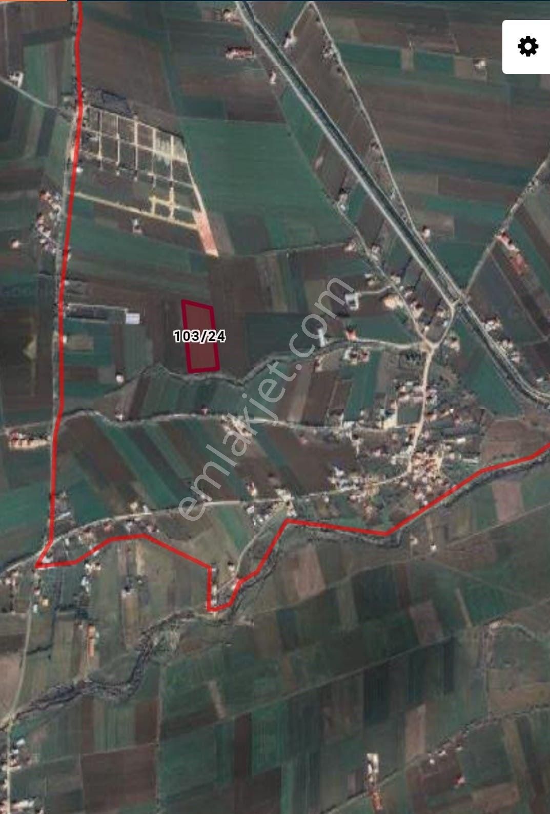 **nova Emlak Gayrımenkuldan Yenice Köyünde Fırsat Tarla