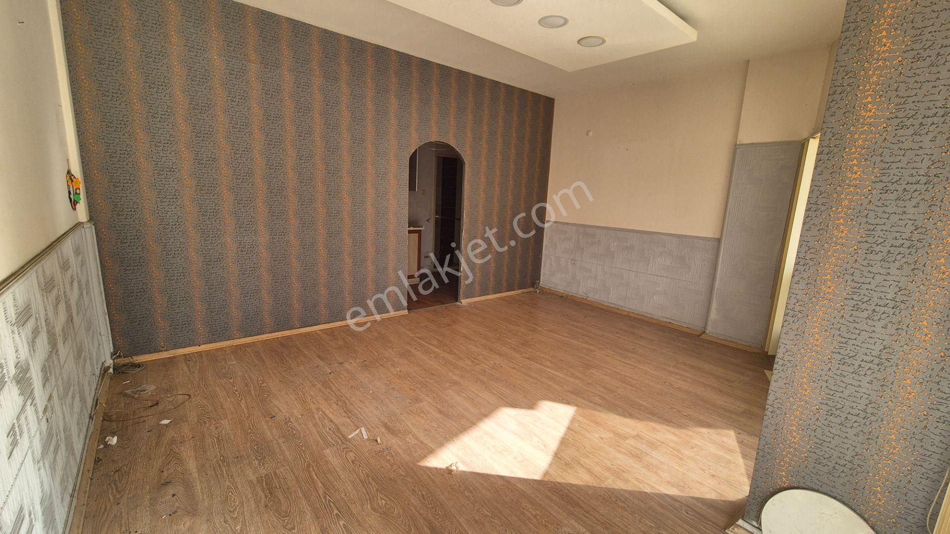 Bornova Mansuroğlu Dumlupınar Caddesinde Kiralık İşyeri