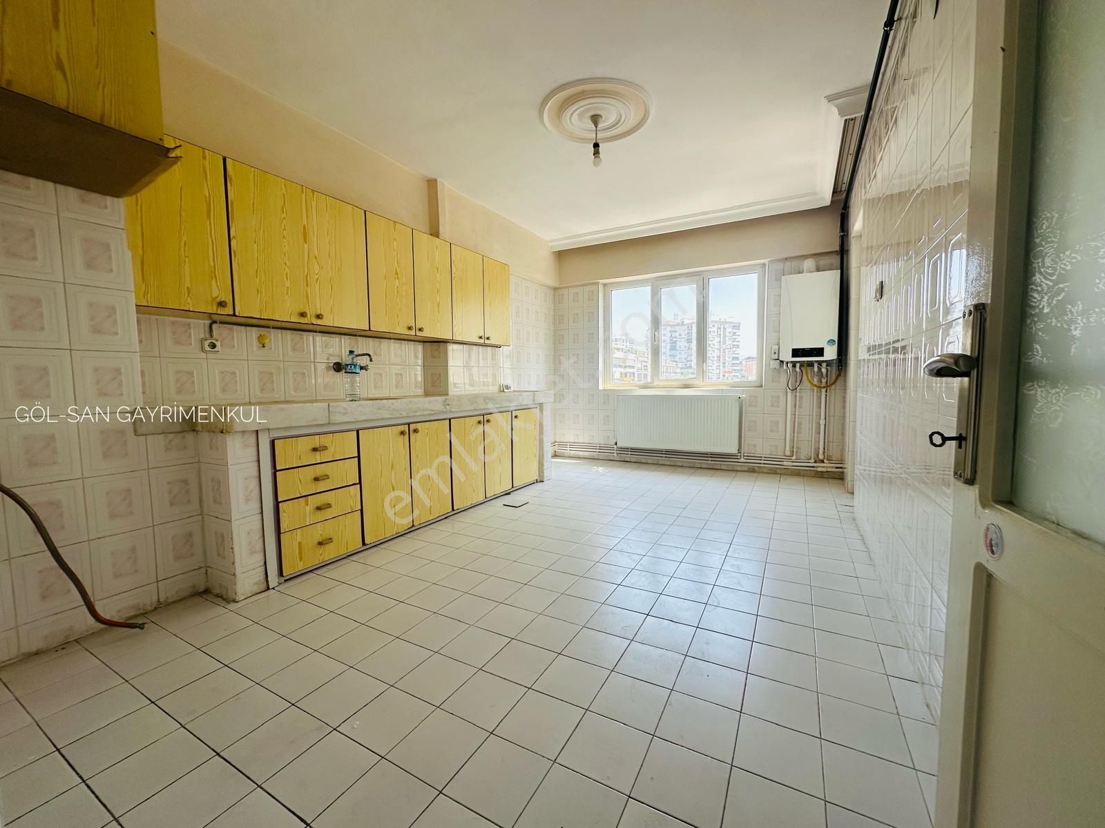 🏡 Göl-san Gayrimenkul’den 🏡 Zafer Mah. 3+1 140 M2 Doğalgazlık Arakat Kiralık Daire