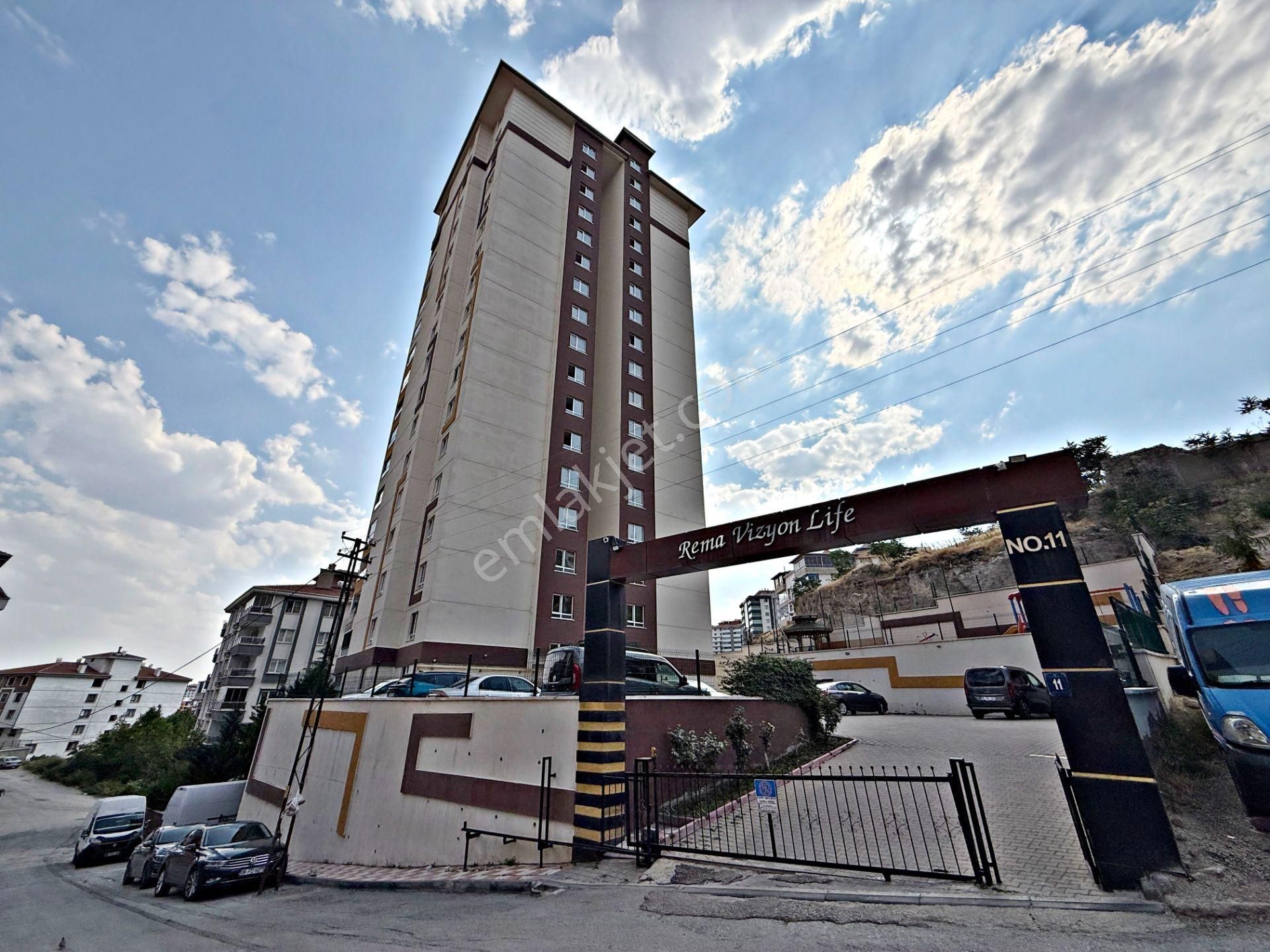 3+1 Ana Caddede Lüks Yapılı Asansörlü E.banyolu Site Dairesi!!!!