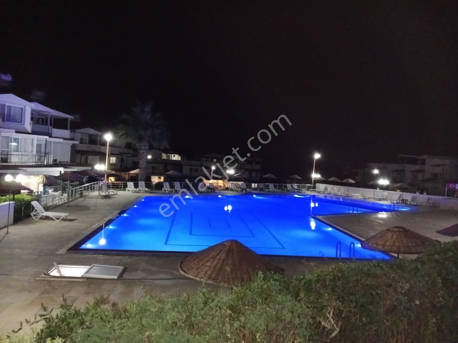 Kuşadası Sahilinde,olimpik Havuzlu Sitede 2+1 Satılık Yazlık