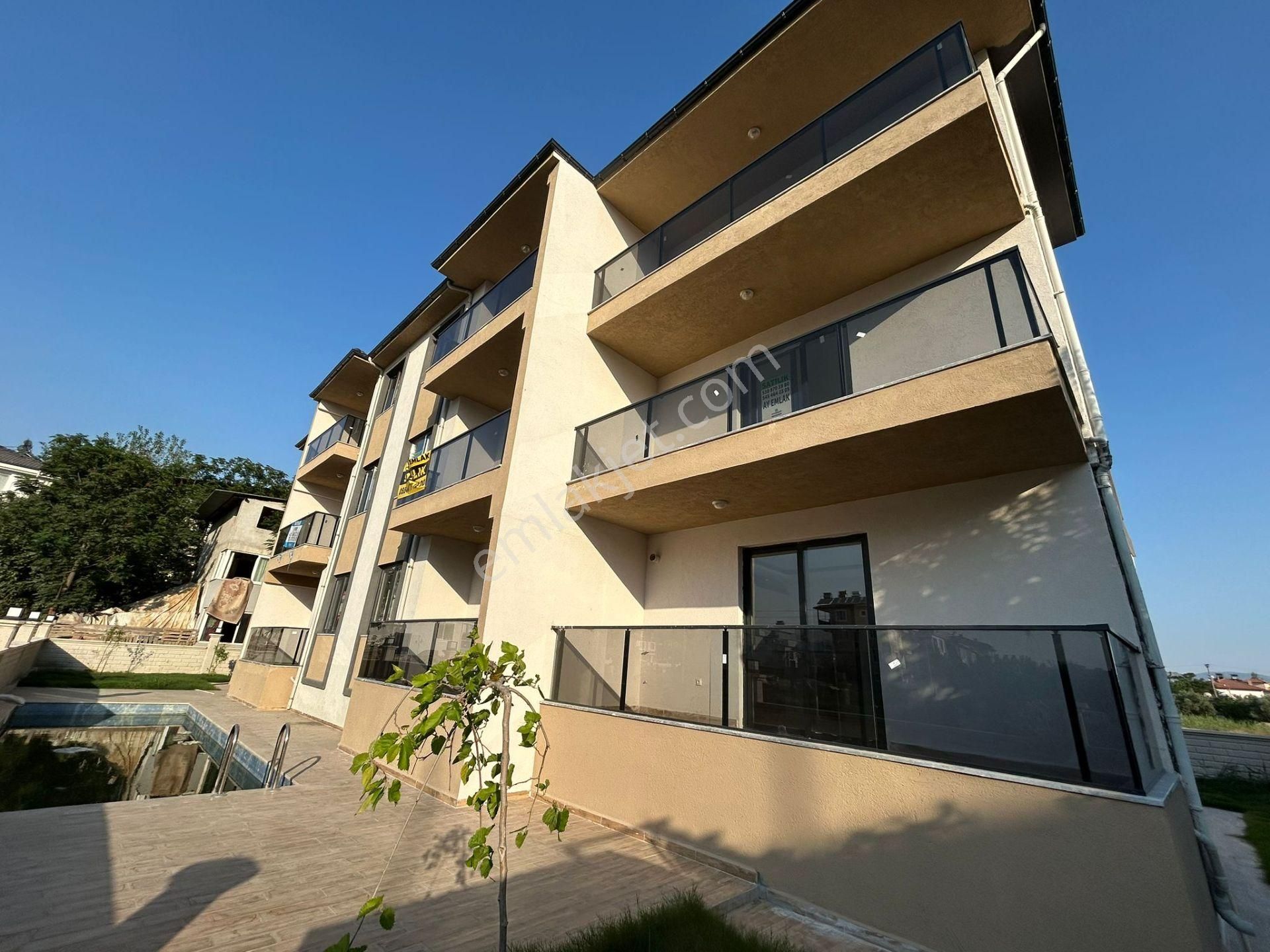 Dalaman Hürriyet Mahallesinde Butik Havuzlu Sitede 1+1 Satılık Daire - Görsel 2