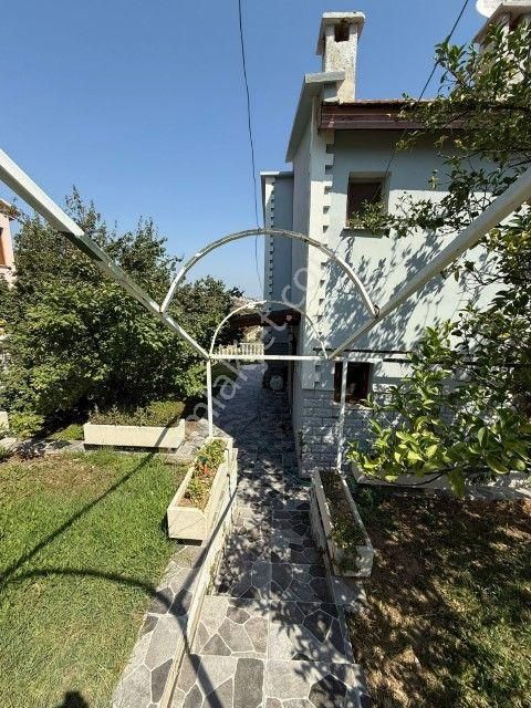 Foçada Site İçinde 3+1 Eşyalı Satılık Müstakil Villa