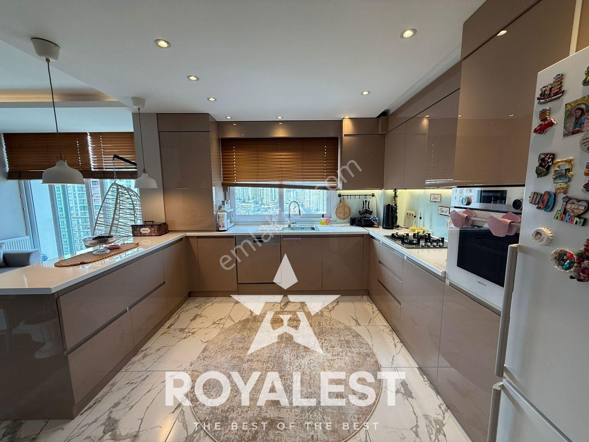 Royalest’ten İç Mimar Tasarımlı 4+1 Satılık Daire