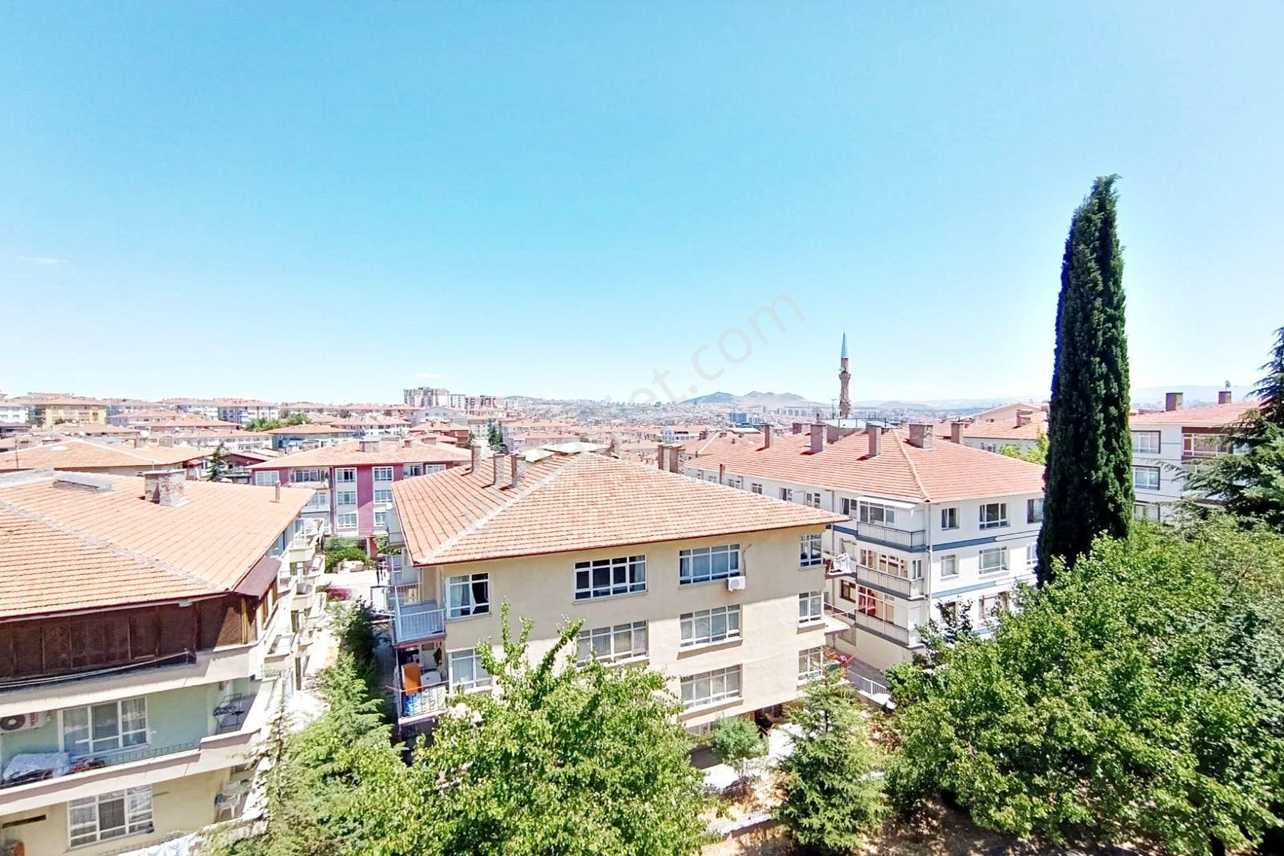 Tepebaşı Mah.foça .sok. Da Katta 3+1 Satılık Manzaralı Daire