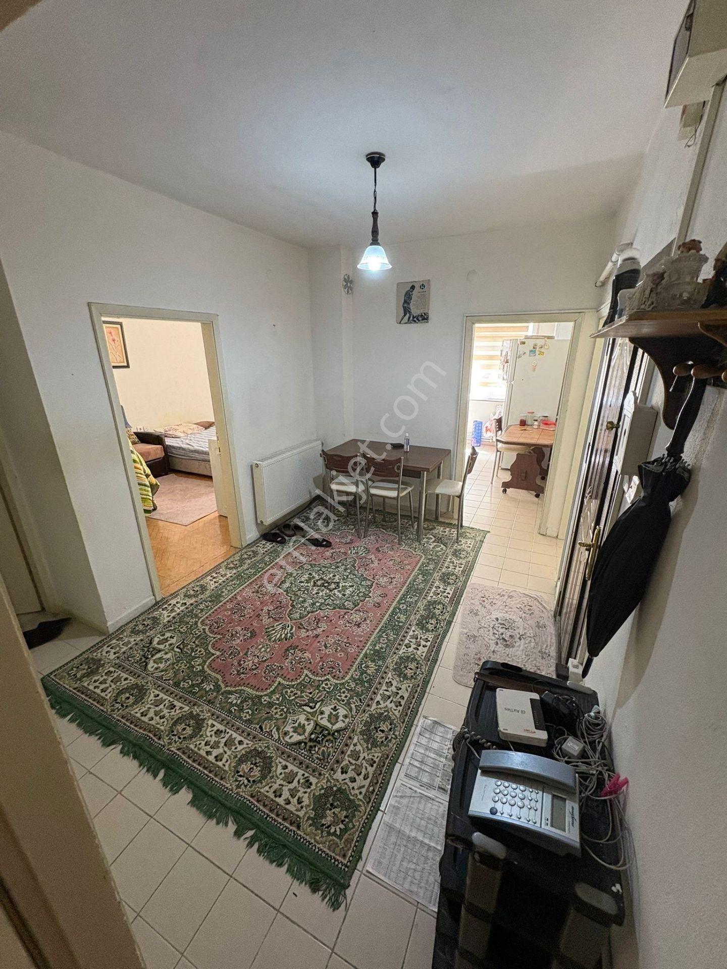 Ayşekadın Merkez'de Satılık 2+1 Doğalgazlı Daire
