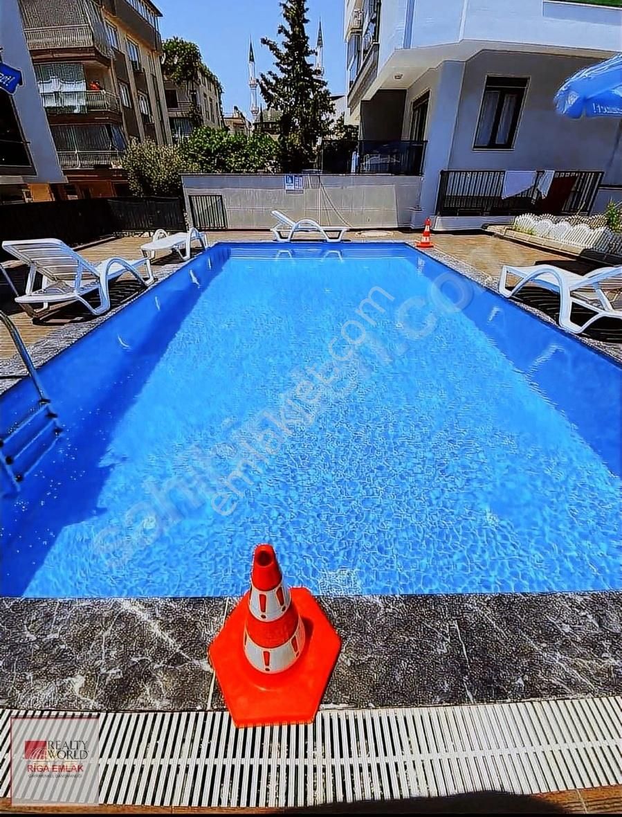 Rigadan Şafak Mah Satılık Havuzlu Sitede 1+1 Daire