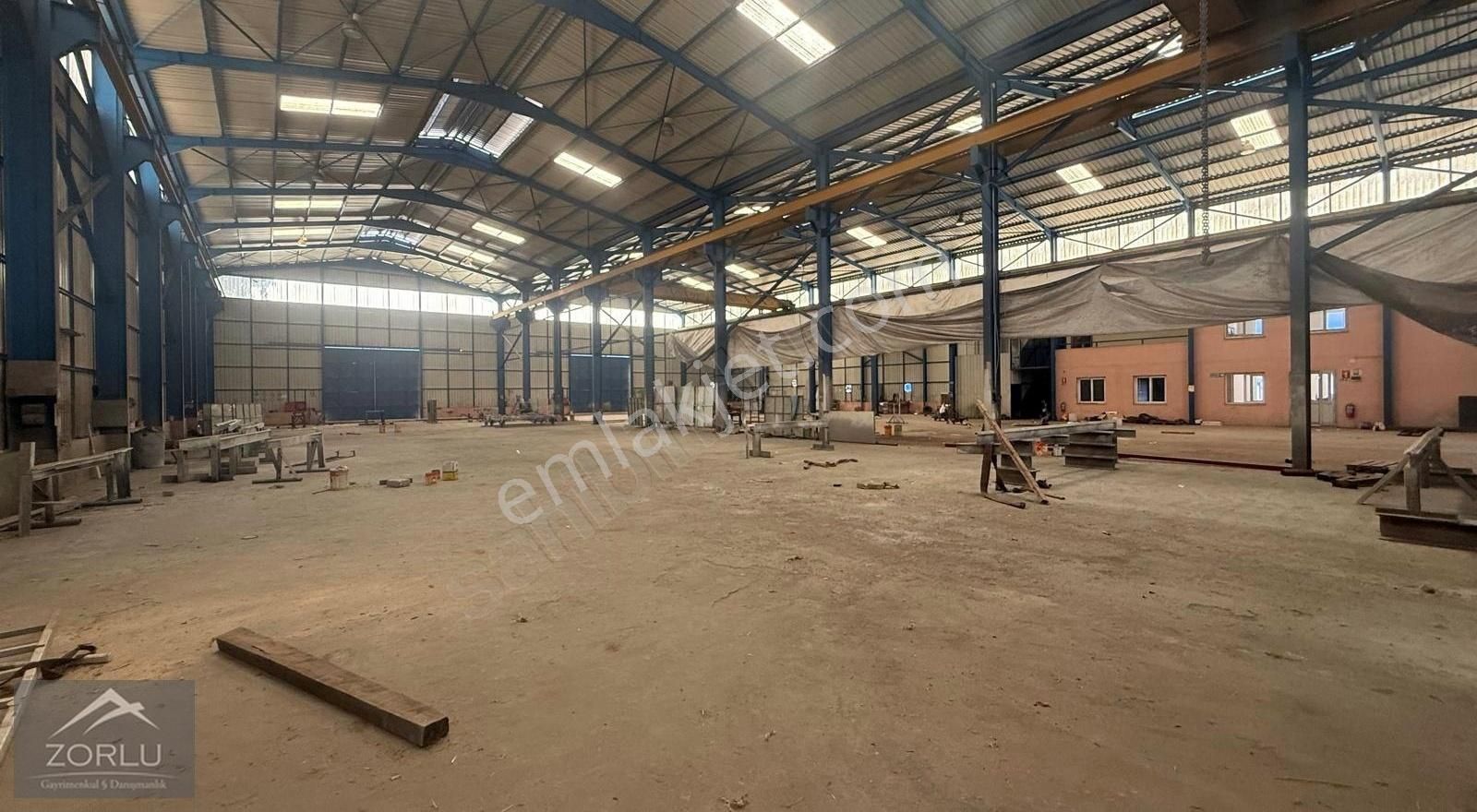Zorlu Gayrimenkul'den Organize Sanayi'de 2500m2 Tavan Vinçli