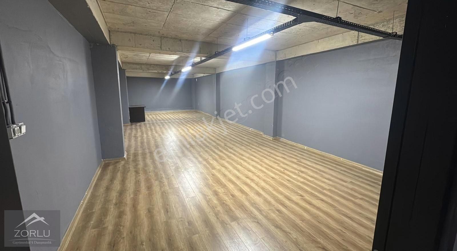 Zorlu Gayrimenkul'den Organize Sanayi'de 1000m2 Depo +1000 M2