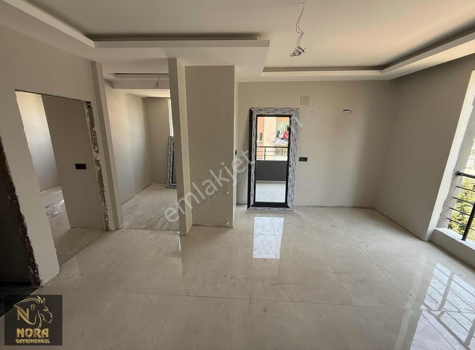 Nora ' Dan Üni Caddesinde Sıfır 2+1 Daire