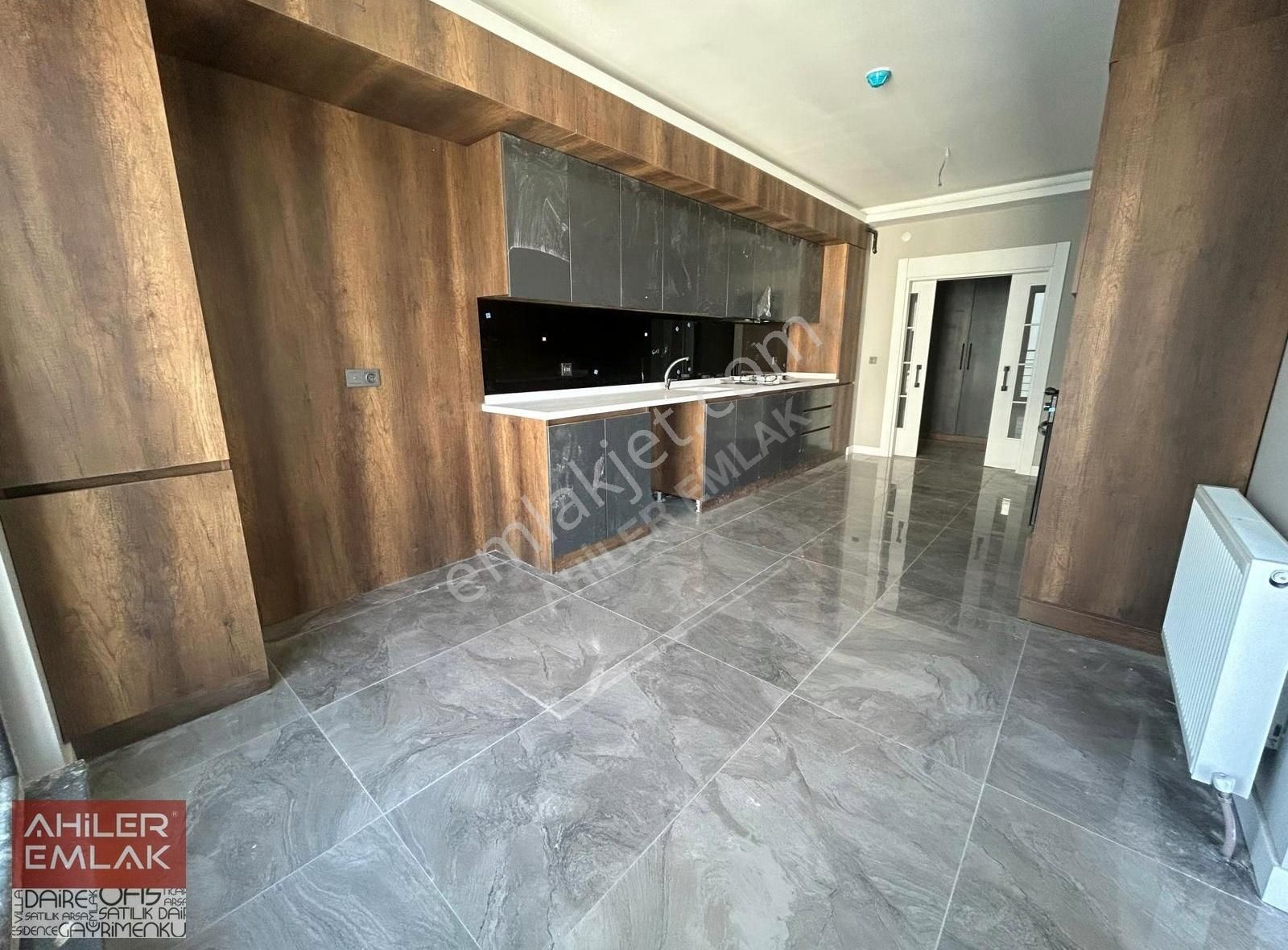 Lüks Site İçerisinde Full Yapılı Katta Güney Dogu Cephe 3+1
