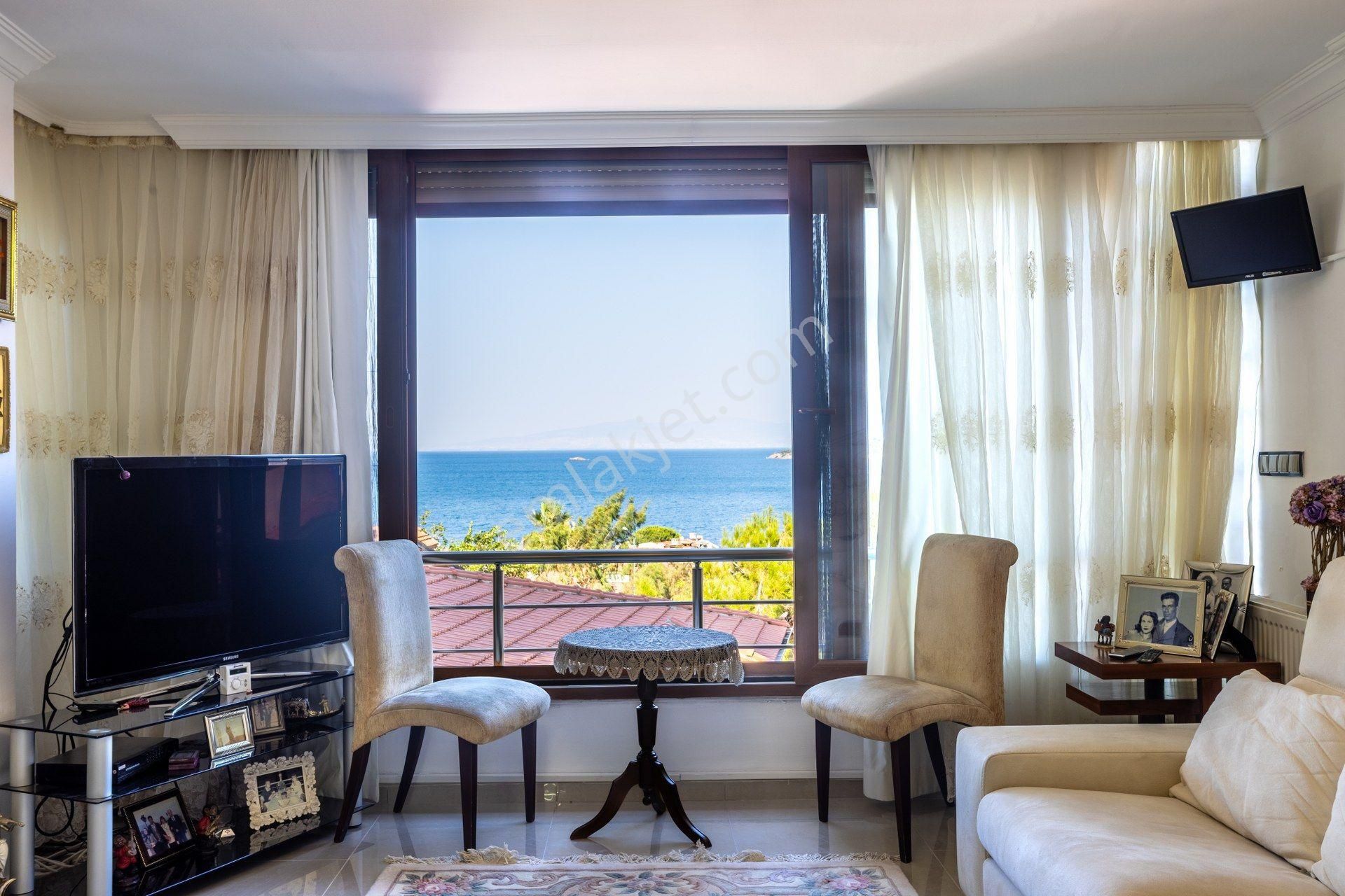 Urla İskele Merkezde, Asansörlü, Deniz Manzaralı 5 Katlı
