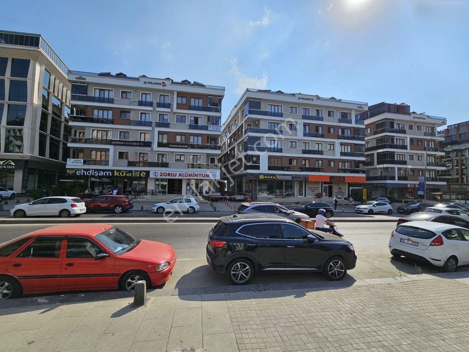 Maltepe'de Bağdat Caddesi Cepheli 500m2 Satılık İskanlı Dükkan