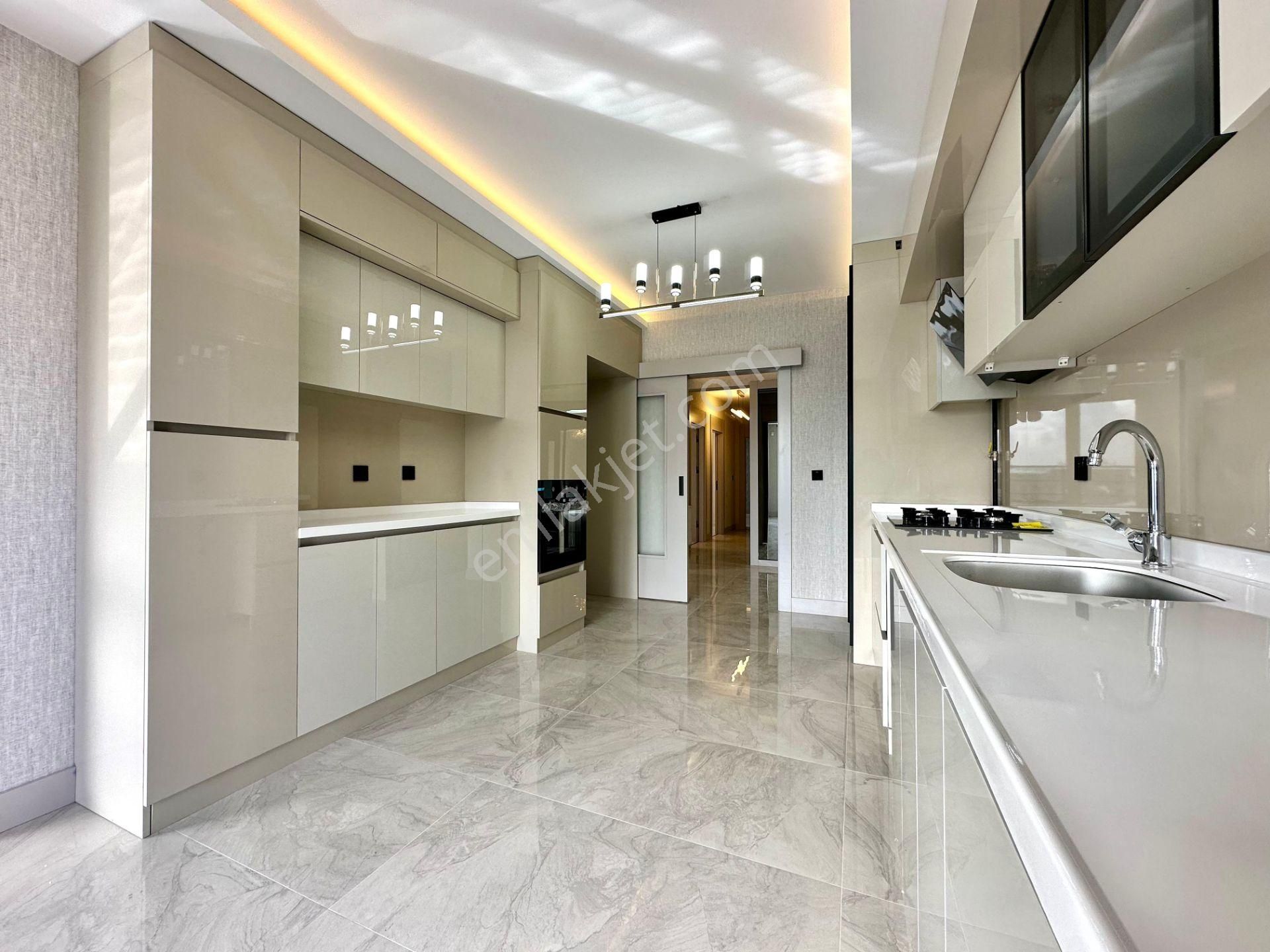 Kalecik Emlak'tan Ultra Lüx Sitede G.odalı K.otoparklı Sıfır 4+1