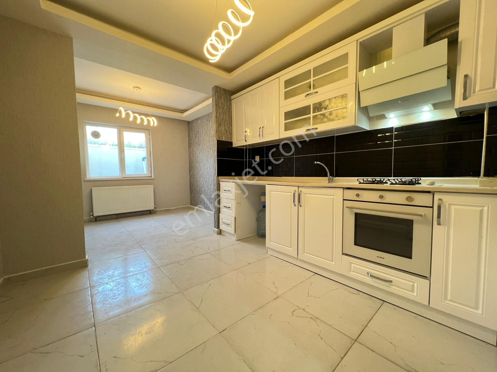 Engin Emlak'tan Site İçerisinde Asansörlü Yapılı Masrafsız Ebeveyn Banyolu 3+1