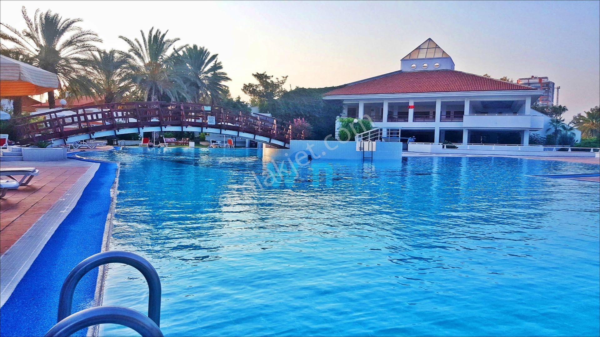 Win'den Gama Konutlarında Tadilatlı Eşyalı Satılık 5+1 Villa - Görsel 31