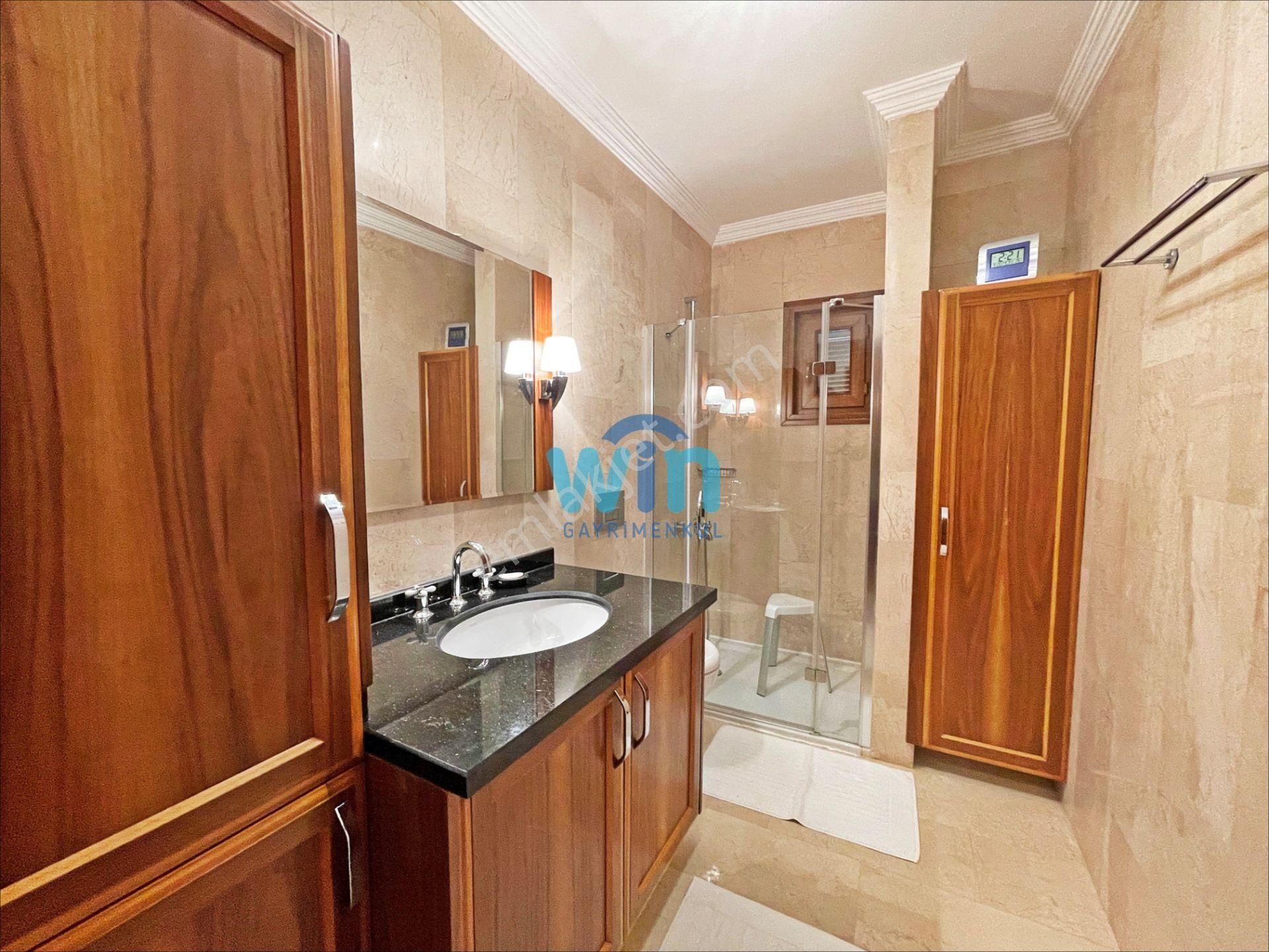 Win'den Gama Konutlarında Tadilatlı Eşyalı Satılık 5+1 Villa - Görsel 23