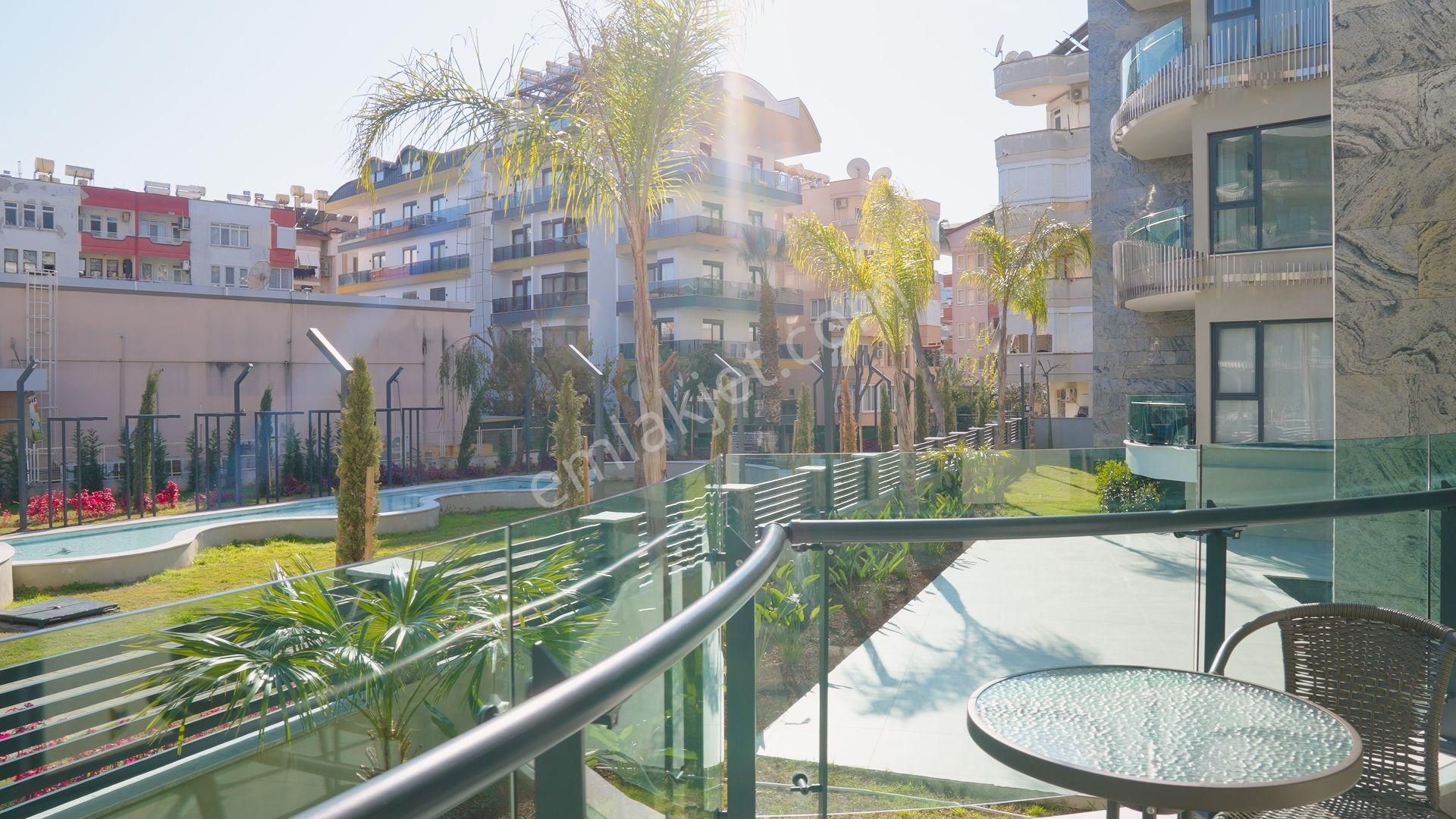 Alanyanın Merkezinde Denize 100 M Mesafede Lüx Daire - Görsel 14