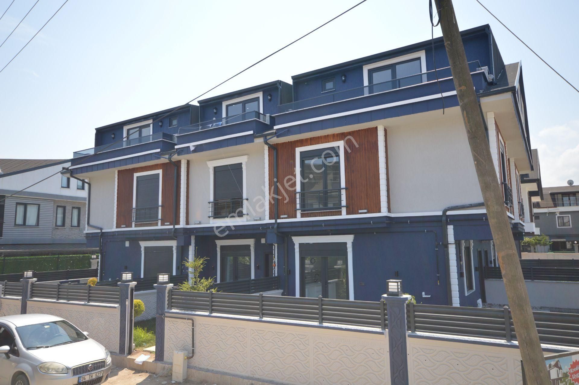 🌳🏡 Geniş Ve Çift Bahçeli 4+1 Villa Kocaali’de!