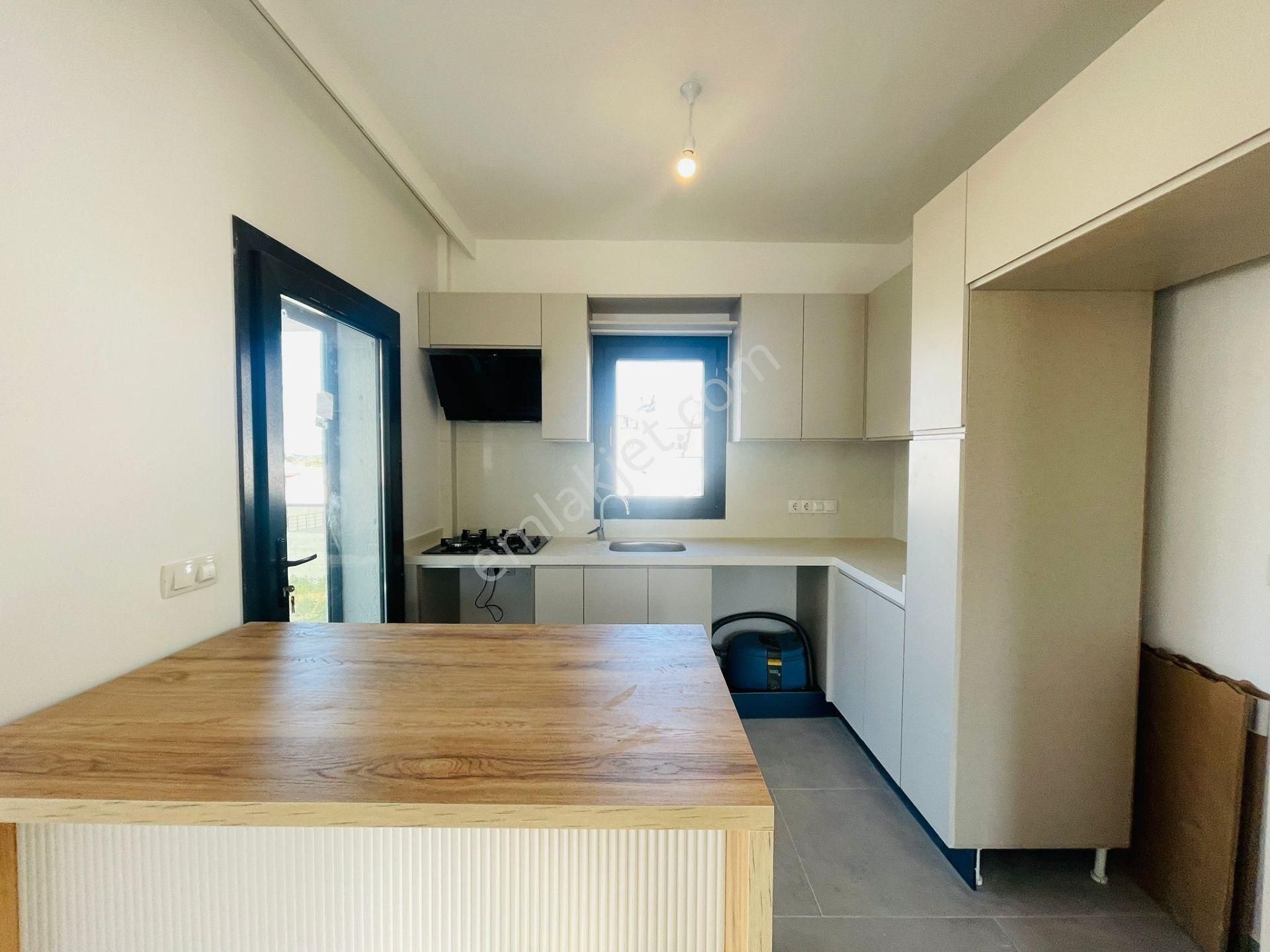 Turgutreis'te Üst Kat Aylık Ödemeli 2 Banyolu Kiralık Sıfır Daire