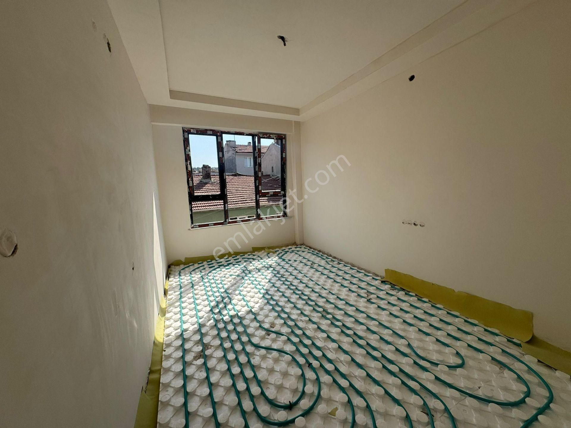 Emek Mah. Ziya Gökalp Bulvarı Yakını 2+0 Daire/ Hys-18