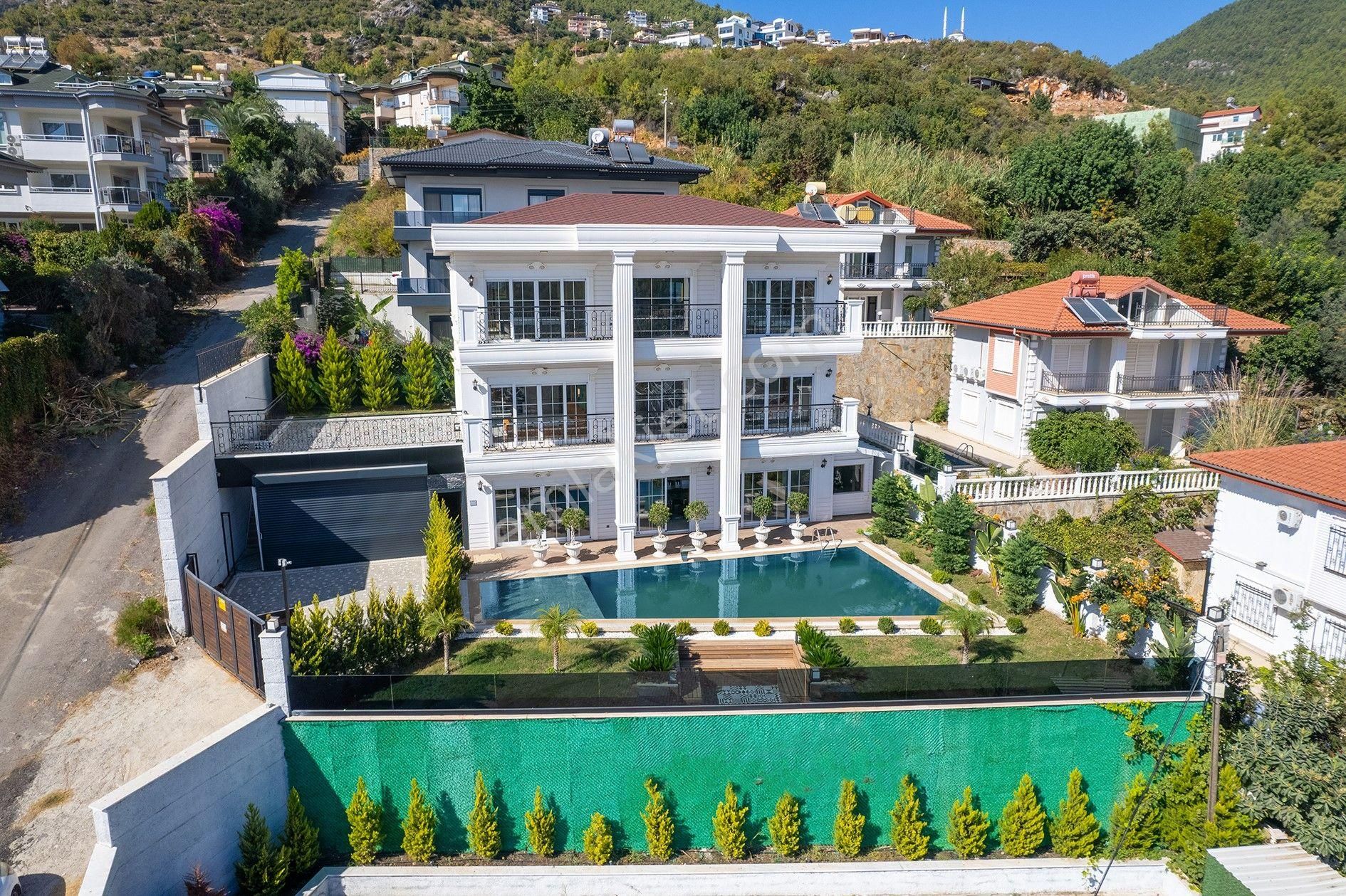 Alanya Tepe'de Triplex Villa| Modern Zarafet