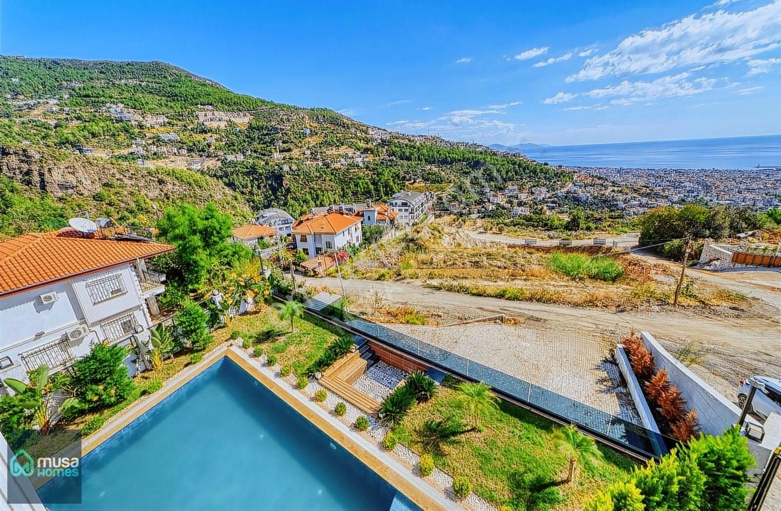 Alanya / Tepe | Modern Zarafette Triplex Villa - Görsel 4