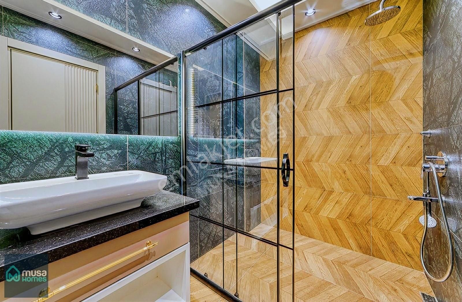 Alanya / Tepe | Modern Zarafette Triplex Villa - Görsel 18