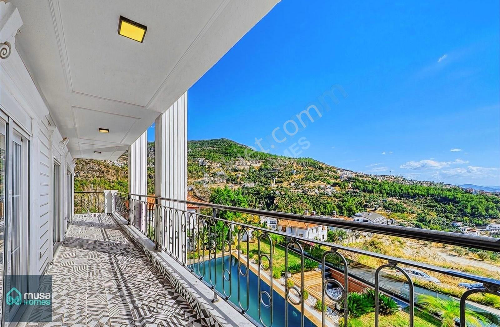 Alanya / Tepe | Modern Zarafette Triplex Villa - Görsel 30