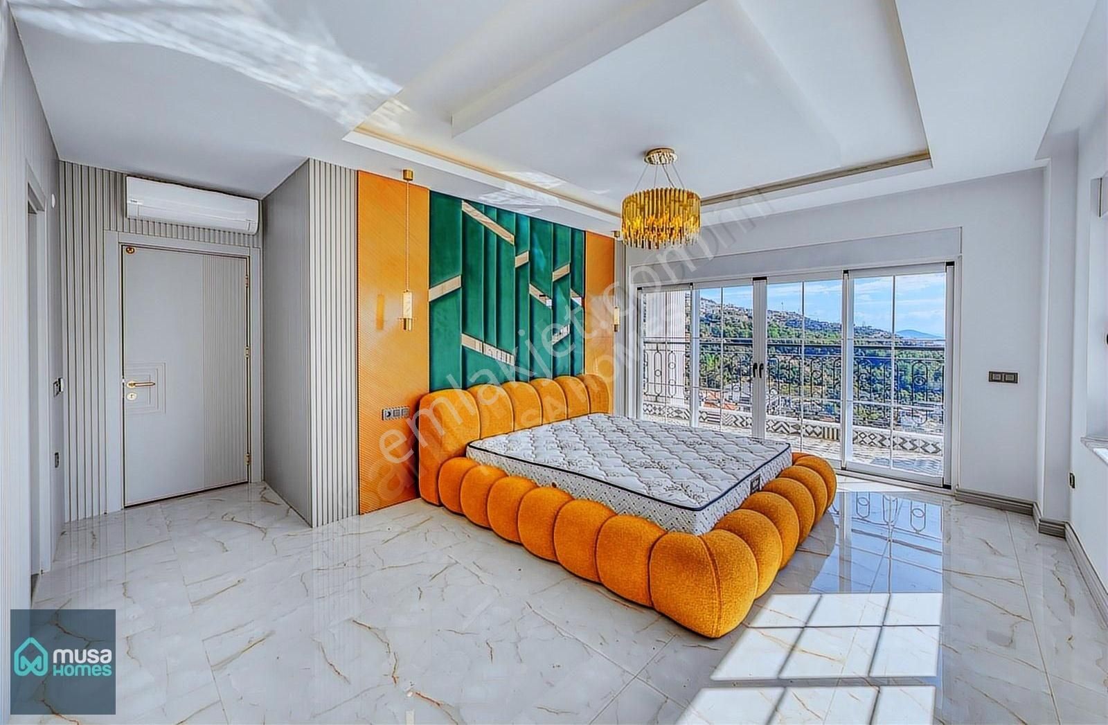 Alanya / Tepe | Modern Zarafette Triplex Villa - Görsel 27