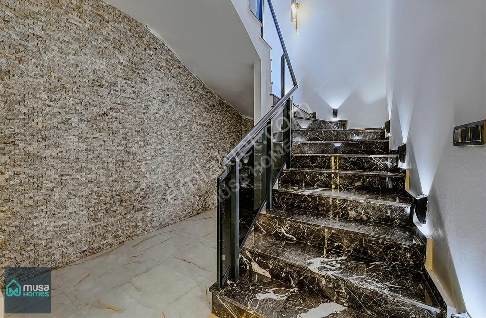 Alanya / Tepe | Modern Zarafette Triplex Villa - Görsel 8