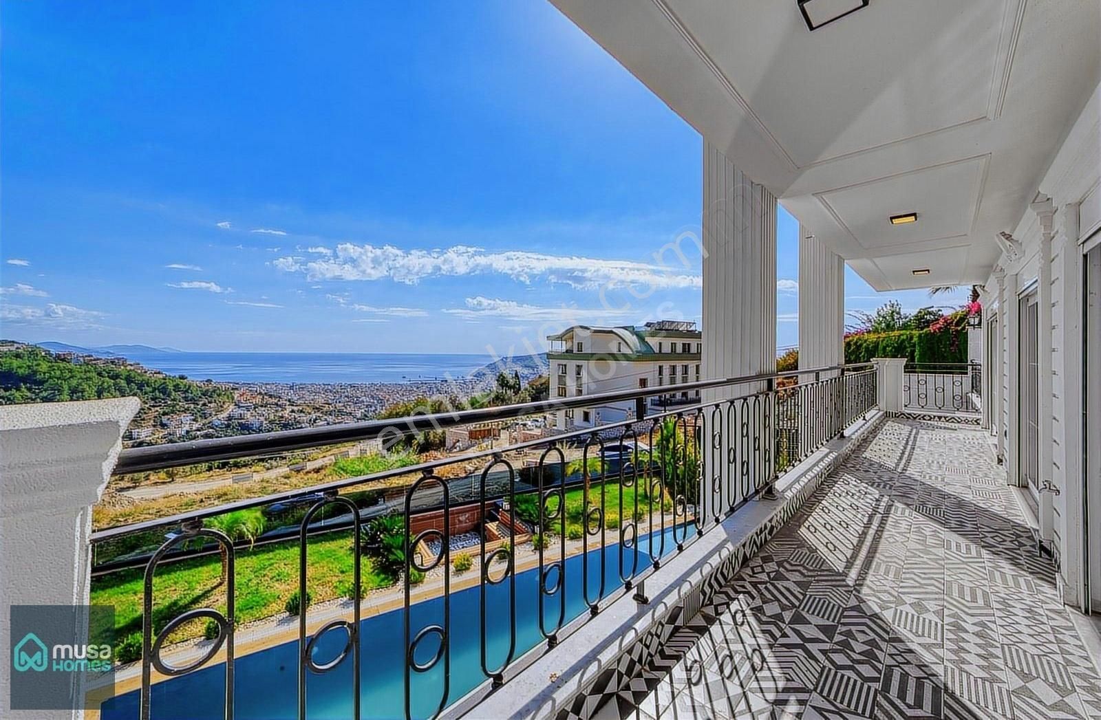 Alanya / Tepe | Modern Zarafette Triplex Villa - Görsel 6