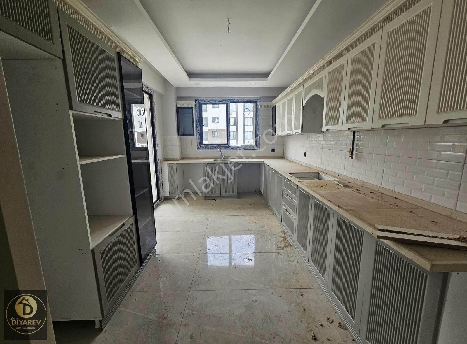 Zümrütkent Yanı Yılmazoğullarında Satılık 2+1 Büyük Daire