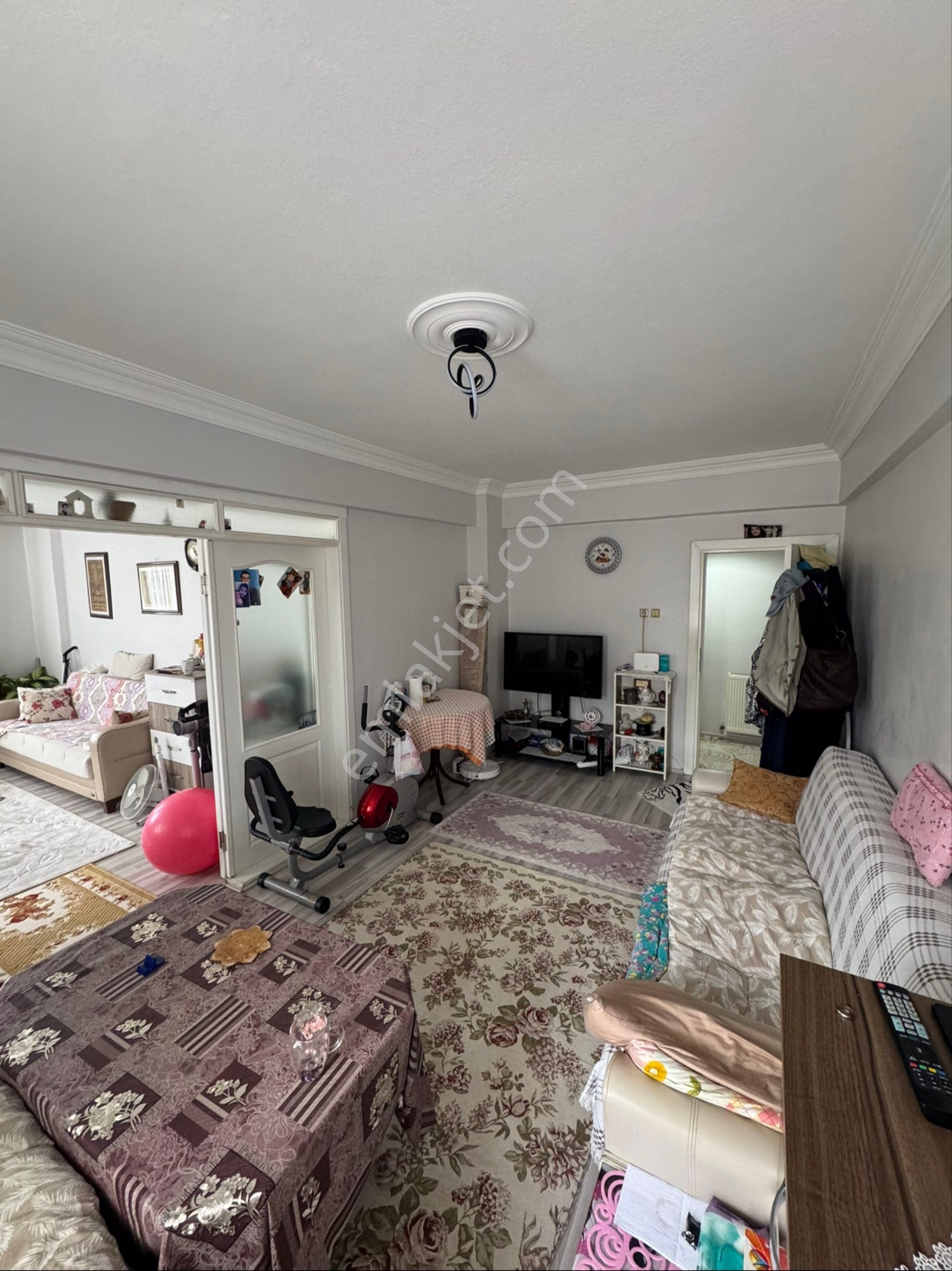 Görüklede Merkezi Konumda 3+1 Arakat Ayrı Mutfaklı Aile Dairesi Bir Çok Yere Yürüme Mesafesinde - Görsel 3