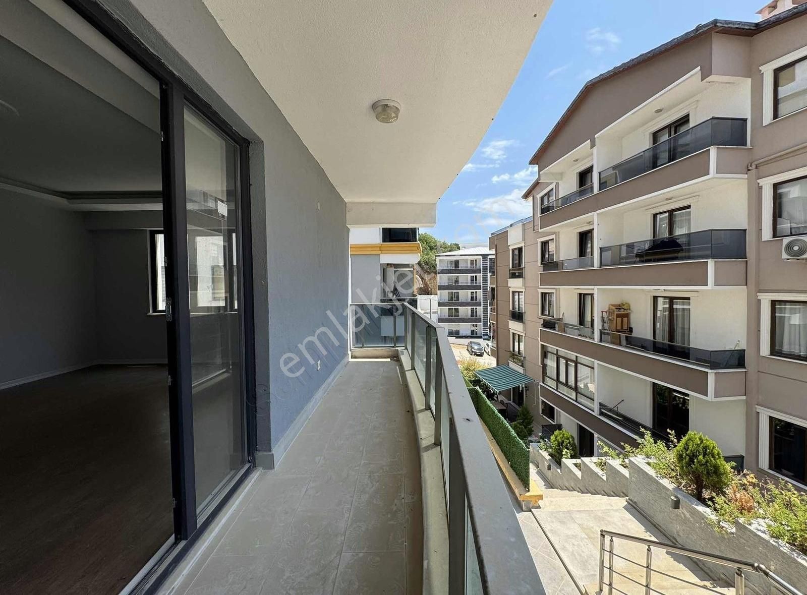 Kumsala 100 Metre Uzaklıkta Sıfır 2+1 80m2 Kelepir