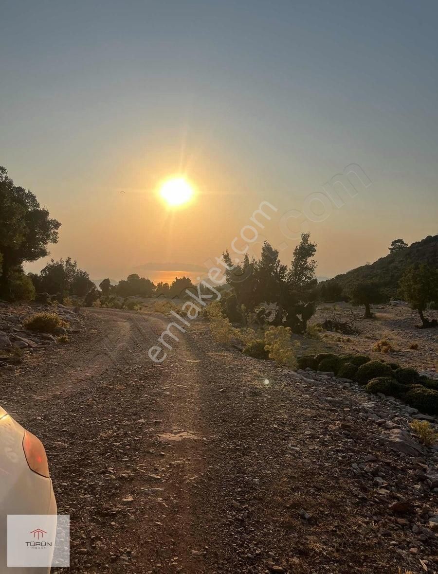 Fethiye Karağaçta 1083m2 Deniz Manzaralı Resmi Yollu Tarla