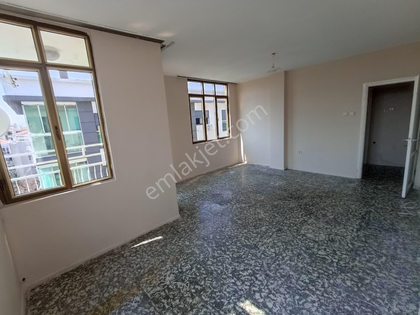 Karşıyaka Girne Bulvarı Arkası Köşe 3+1 Kiralık Daire - Görsel 2