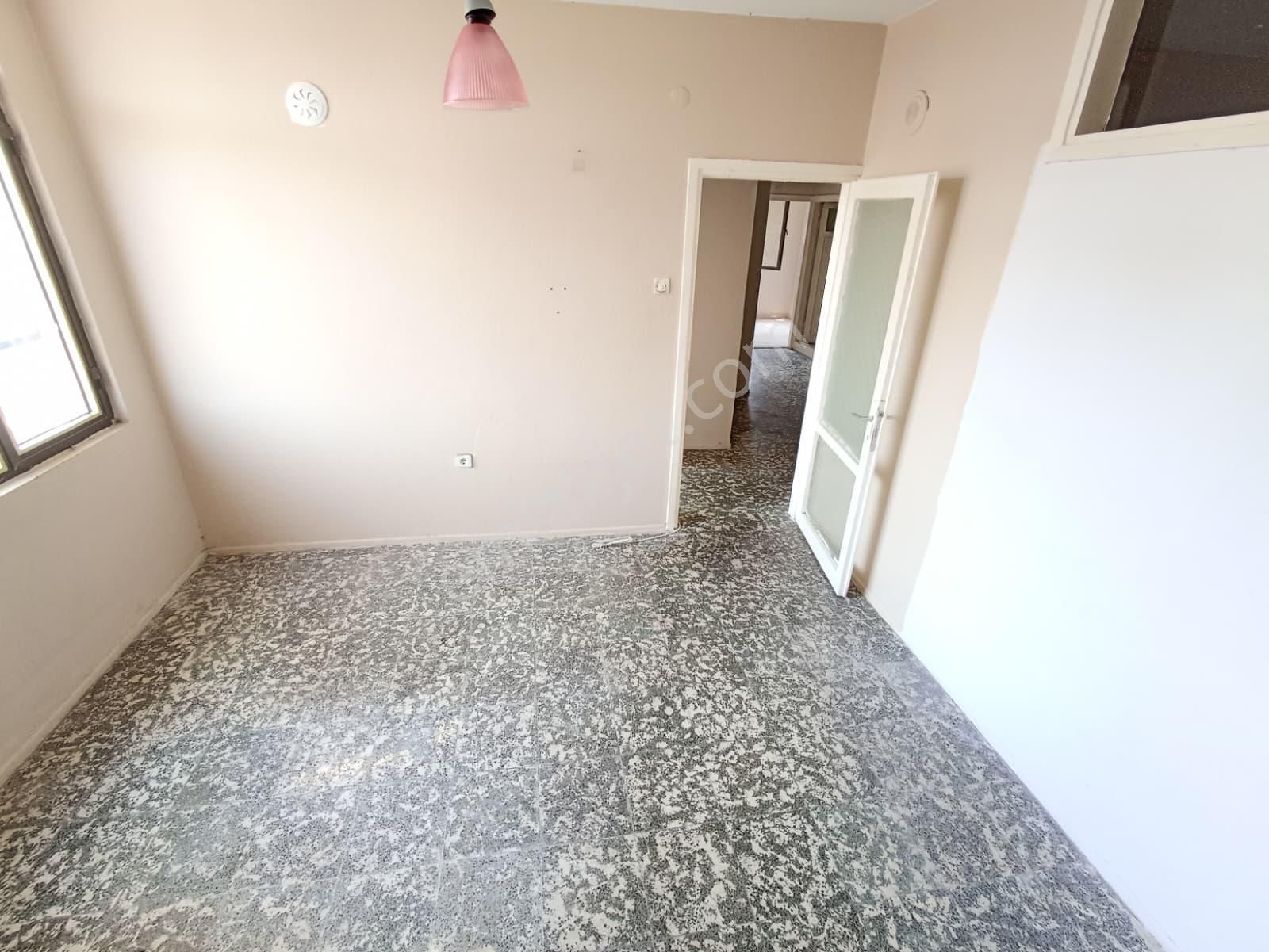 Karşıyaka Girne Bulvarı Arkası Köşe 3+1 Kiralık Daire - Görsel 16