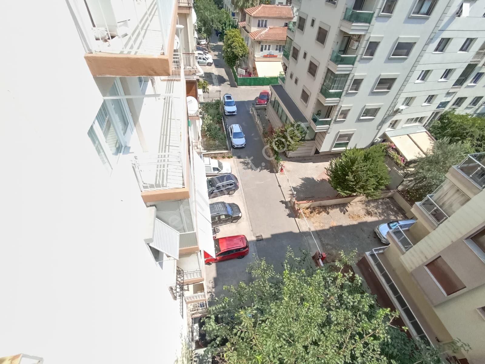 Karşıyaka Girne Bulvarı Arkası Köşe 3+1 Kiralık Daire - Görsel 13