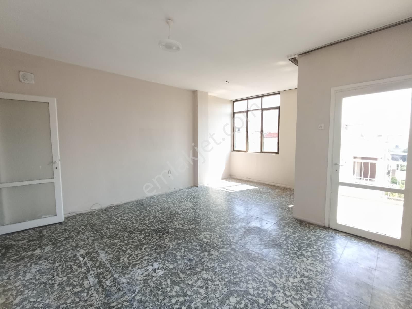 Karşıyaka Girne Bulvarı Arkası Köşe 3+1 Kiralık Daire - Görsel 3