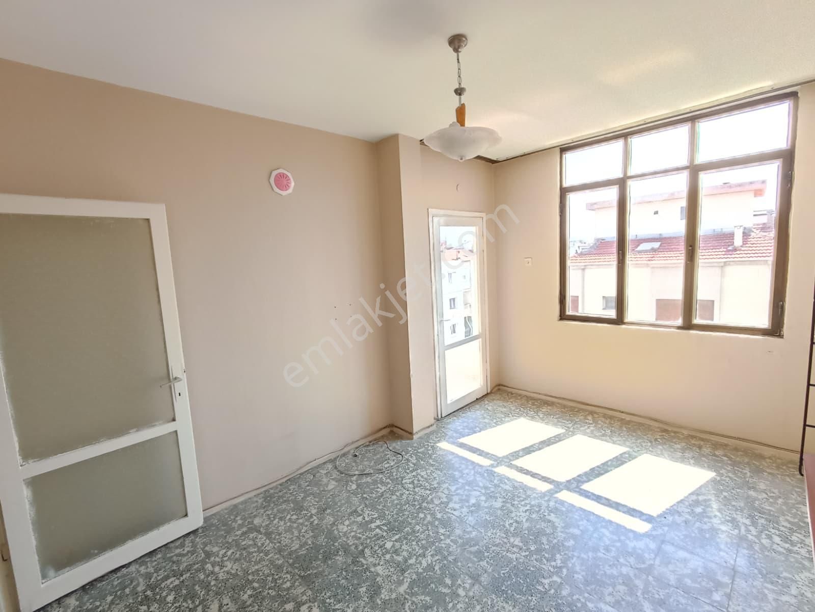 Karşıyaka Girne Bulvarı Arkası Köşe 3+1 Kiralık Daire - Görsel 14