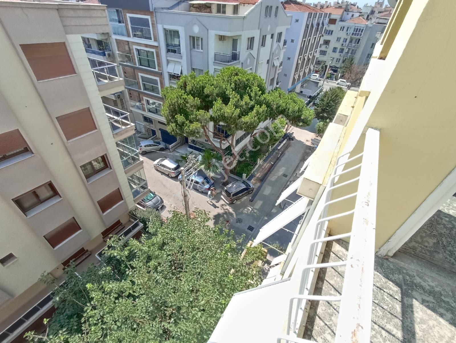 Karşıyaka Girne Bulvarı Arkası Köşe 3+1 Kiralık Daire - Görsel 12