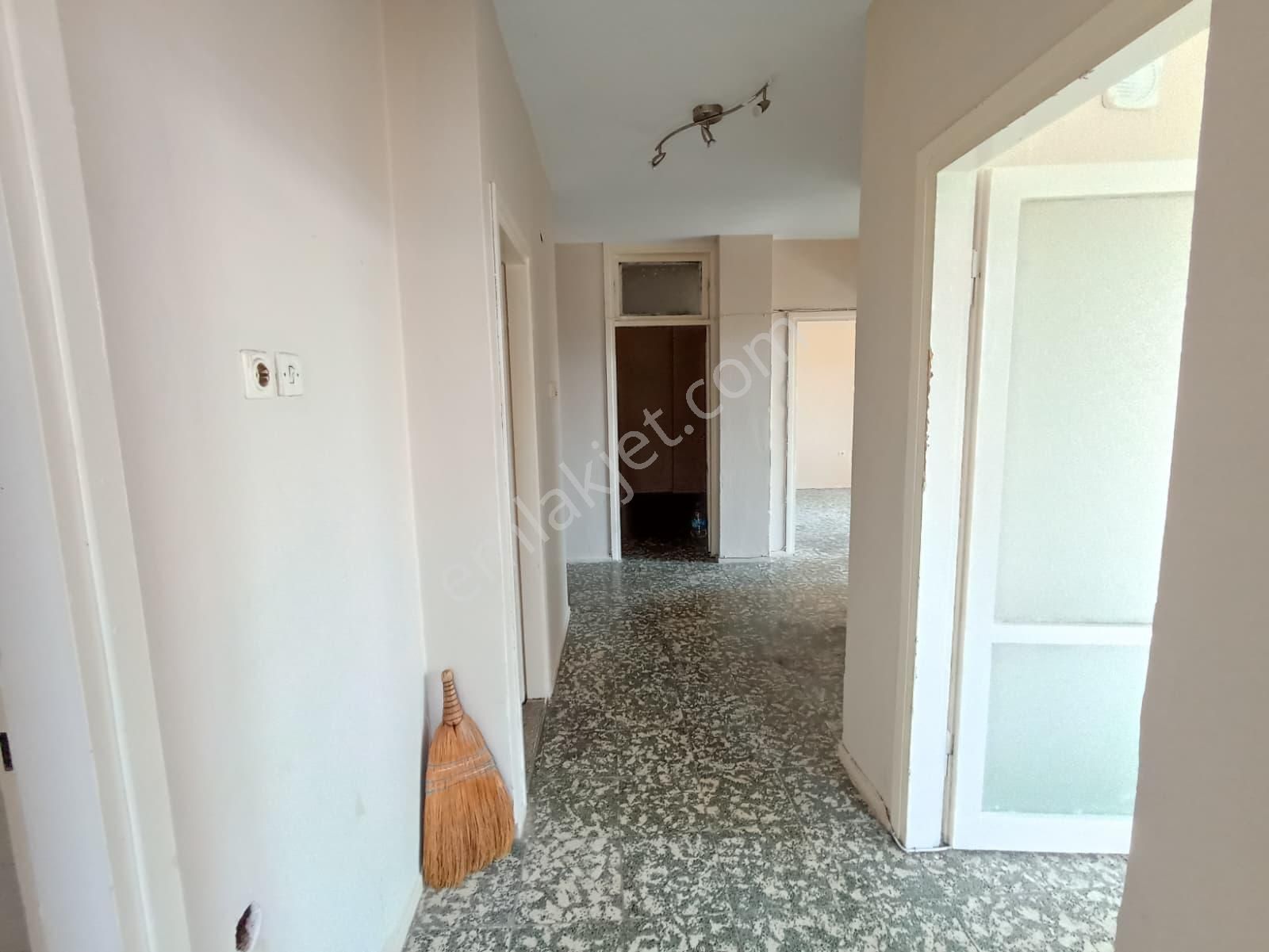 Karşıyaka Girne Bulvarı Arkası Köşe 3+1 Kiralık Daire - Görsel 7