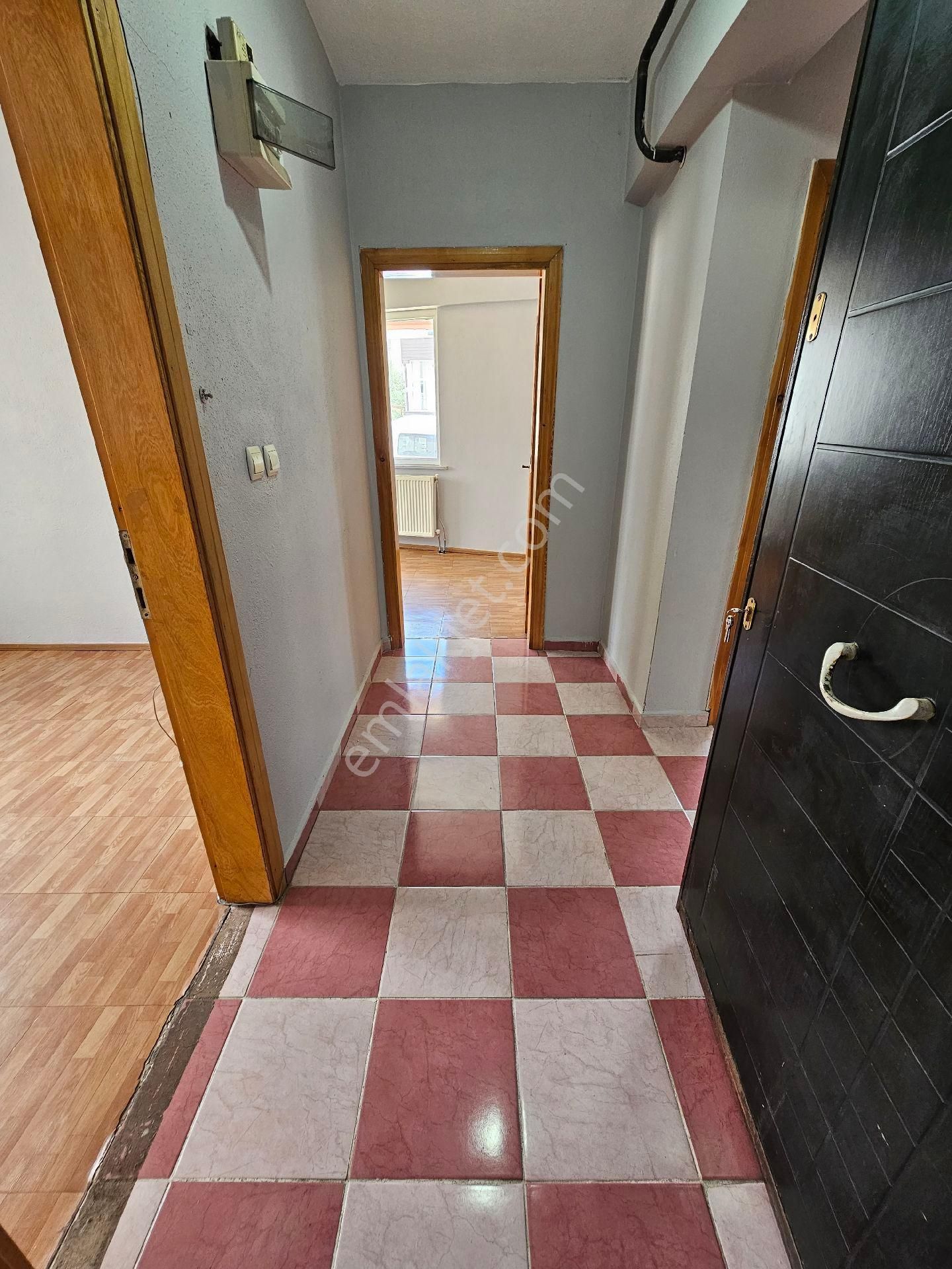 Kapaklı İnönü Mahallesinde Cadde Üstünde Ön Cephe Yüksek Giriş 2+1