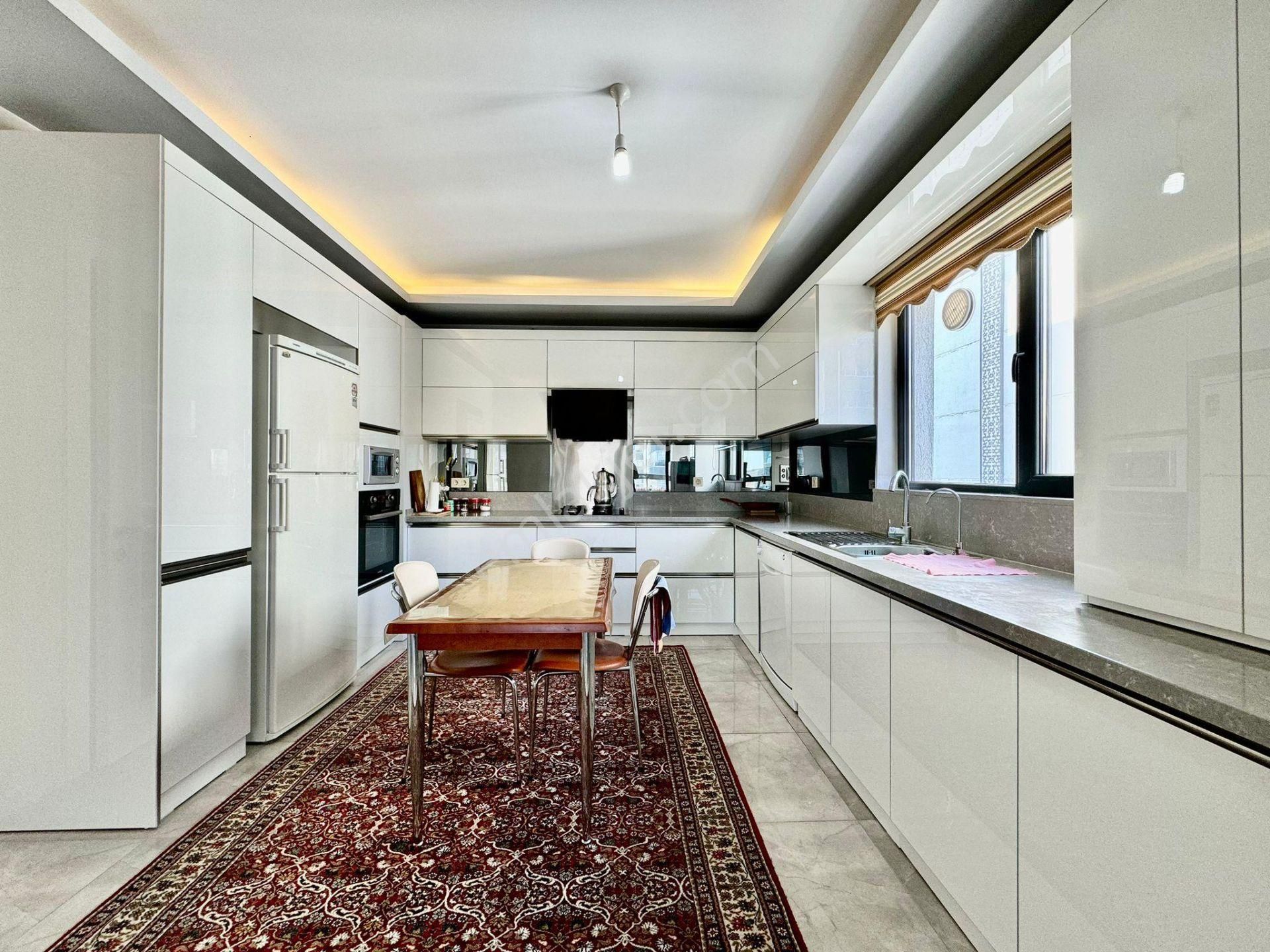Kalecik Emlak'tan Yıldırımkent'te Şık Yapılı, G.odalı, Geniş Ve Ferah, 4+1, 3.kat 205m²