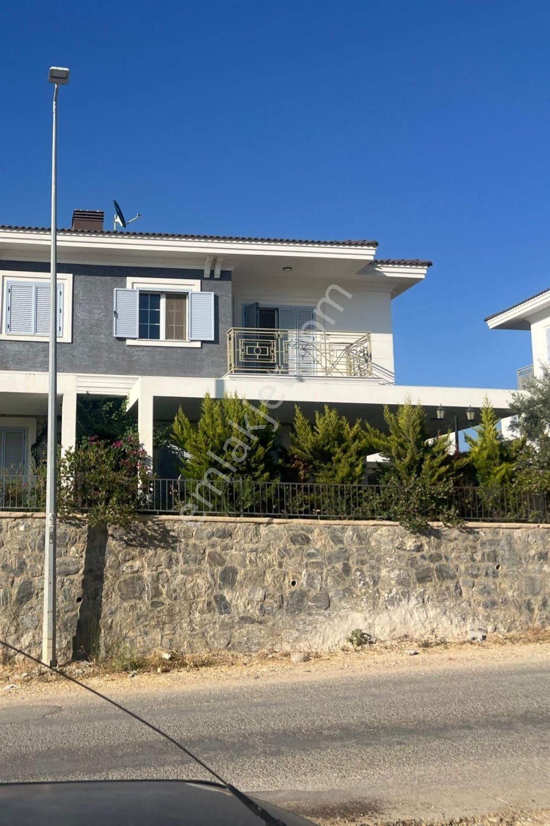 Kuşadası Soğucak'ta Fırsat Full Denız Manzaralı Havuzlu Muhteşem Dubleks Villa